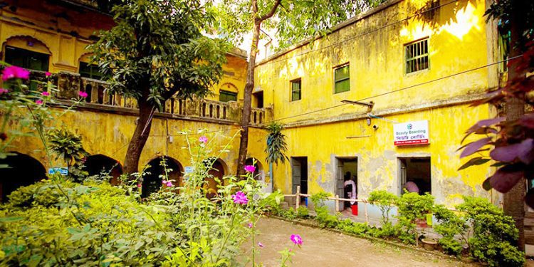 বিউটি বোর্ডিং: ইতিহাসের নস্টালজিয়া