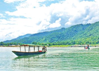 পান্থুমাই ঝরনার টানে
