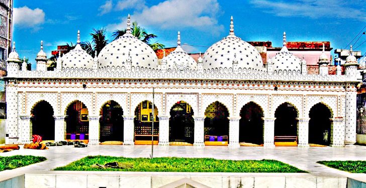 পুরান ঢাকার দৃষ্টিনন্দন তারা মসজিদ
