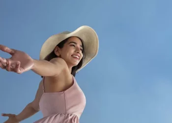 গরমকালে বেড়াতে গেলেও ত্বক ভালো রাখবেন যেভাবে