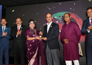 এভিয়েশন ও ট্যুরিজম খাতে অবদানের জন্য সম্মাননা পেলেন ১০ নারী