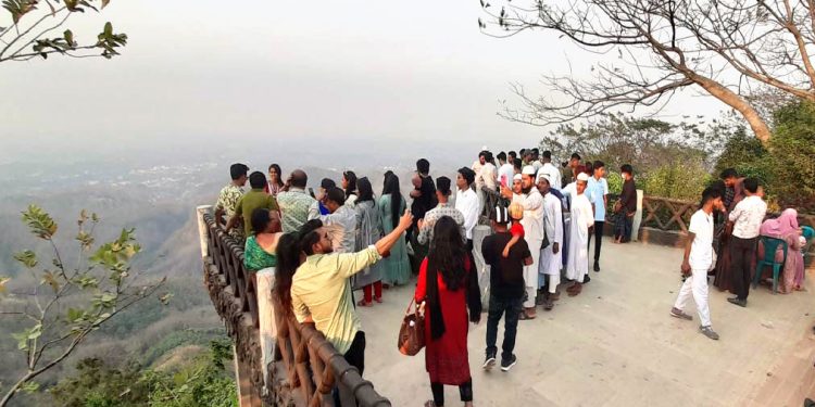 বান্দরবানে পর্যটকদের ভ্রমণে নিষেধাজ্ঞা নেই: জেলা প্রশাসক