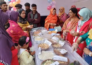 পঞ্চগড়ের মেলায় বাহারি সব পিঠাপুলির পসরা