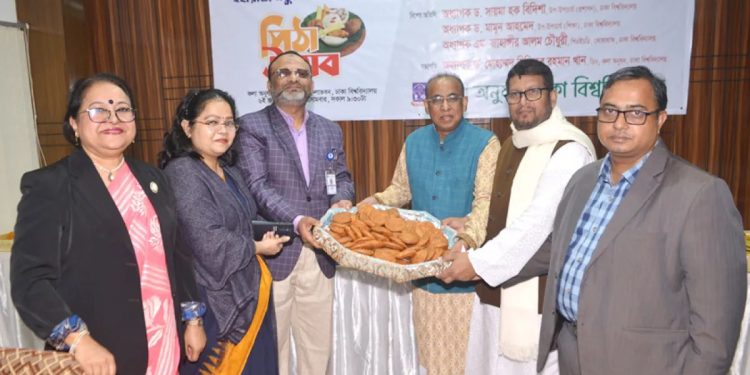 ঢাবি কলা অনুষদে পিঠা উৎসব