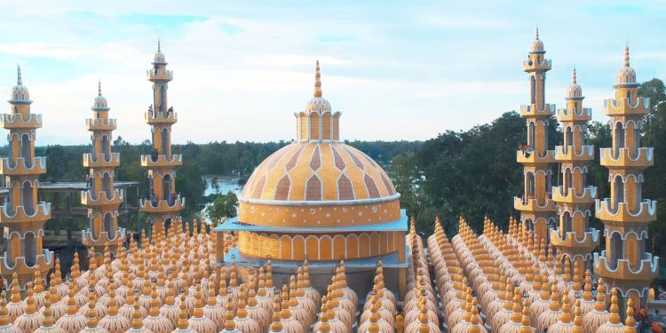 ২০১ গম্বুজ মসজিদ