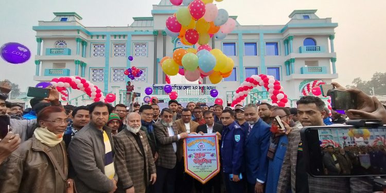 দিনাজপুরের গোর-এ-শহীদ ময়দানে মাসব্যাপী বাণিজ্য মেলার উদ্বোধন