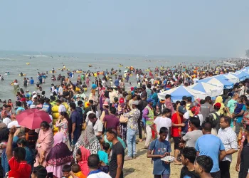 কক্সবাজারে পর্যটকদের ঢল: খালি নেই হোটেল-মোটেল