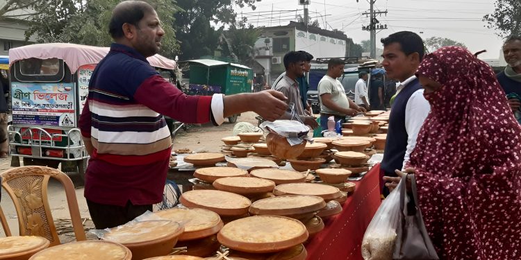সিরাজগঞ্জে চলছে ৩০০ বছরের ঐতিহ্যবাহী দই মেলা