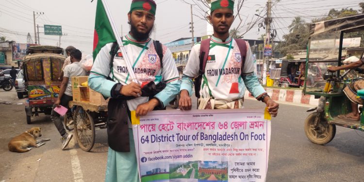 হেঁটে ৬৪ জেলা ভ্রমণে দুই হাফেজ সহোদর