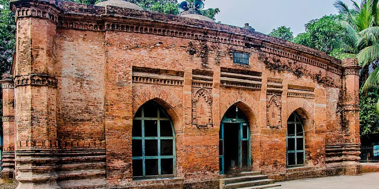 বাবা আদমের মাজার ও আদমদিঘি