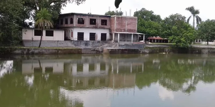 লালপুর মসজিদ ও মাজার