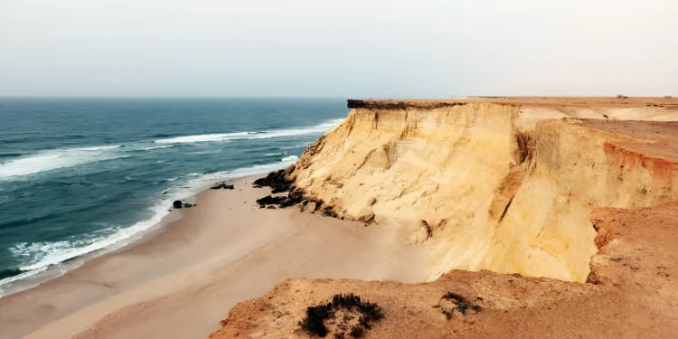সমুদ্র ও মরুভূমির মিলন যে ৫ স্থানে