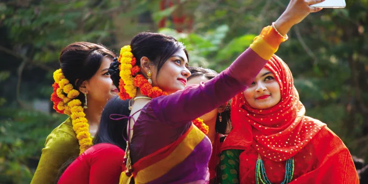 এসেছে ফাগুন দুয়ারে