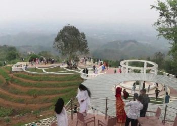মেঘের রাজ্য খাগড়াছড়িতে পর্যটকের ঢল