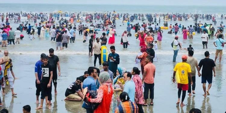 ঈদের তিনদিনে কক্সবাজারে সাড়ে ৩ লাখ পর্যটক