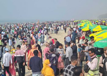পর্যটকের জোয়ারে একাকার কক্সবাজার