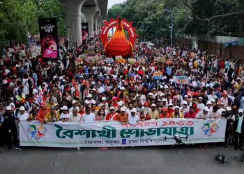 বৈশাখী সাজে সেজেছে দেশ: আনন্দে ভাসছে বাঙালি জীবন