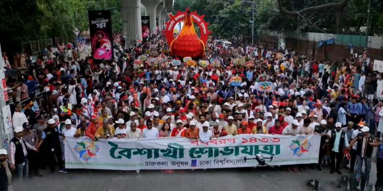 বৈশাখী সাজে সেজেছে দেশ: আনন্দে ভাসছে বাঙালি জীবন