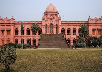 পুরান ঢাকার অলিগলিতে ইতিহাসের গল্প