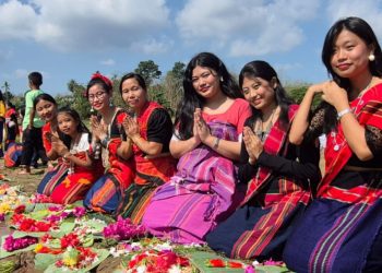 ফুল বিজু পালনের মধ্য দিয়ে বৈসাবি উৎসব শুরু