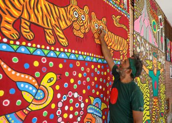 চারুকলা প্রাঙ্গণে বৈশাখী শোভাযাত্রার প্রস্তুতি