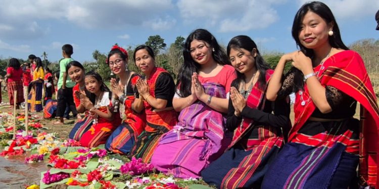 ফুল বিজু পালনের মধ্য দিয়ে বৈসাবি উৎসব শুরু