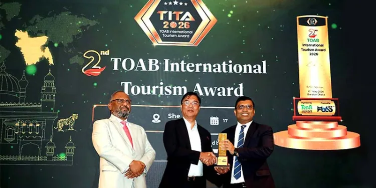 ট্যুরিজম লিডারশিপ এক্সিলেন্স অ্যাওয়ার্ড পেলেন শাখাওয়াত হোসেন