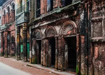 ঘুরে আসুন ঢাকার আশপাশের ১০টি দর্শনীয় স্থান
