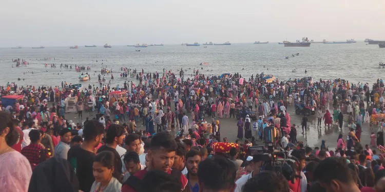 ঈদের ছুটিতে চট্টগ্রামের দর্শনীয় স্থানে পর্যটকদের ঢল