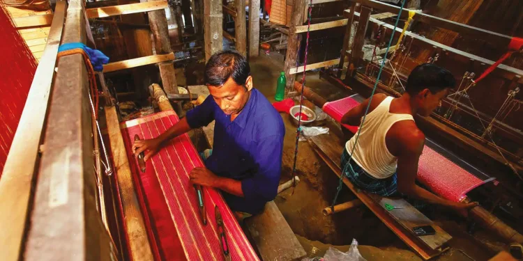 টাঙ্গাইলের নকশি বুটি শাড়ি কি হারিয়ে যাবে?